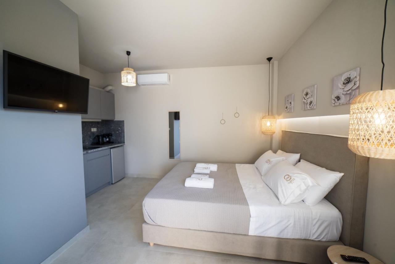 Theros Suites Διμηνιό Εξωτερικό φωτογραφία