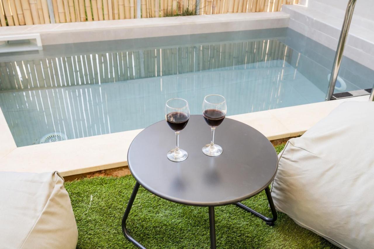 Theros Suites Διμηνιό Εξωτερικό φωτογραφία