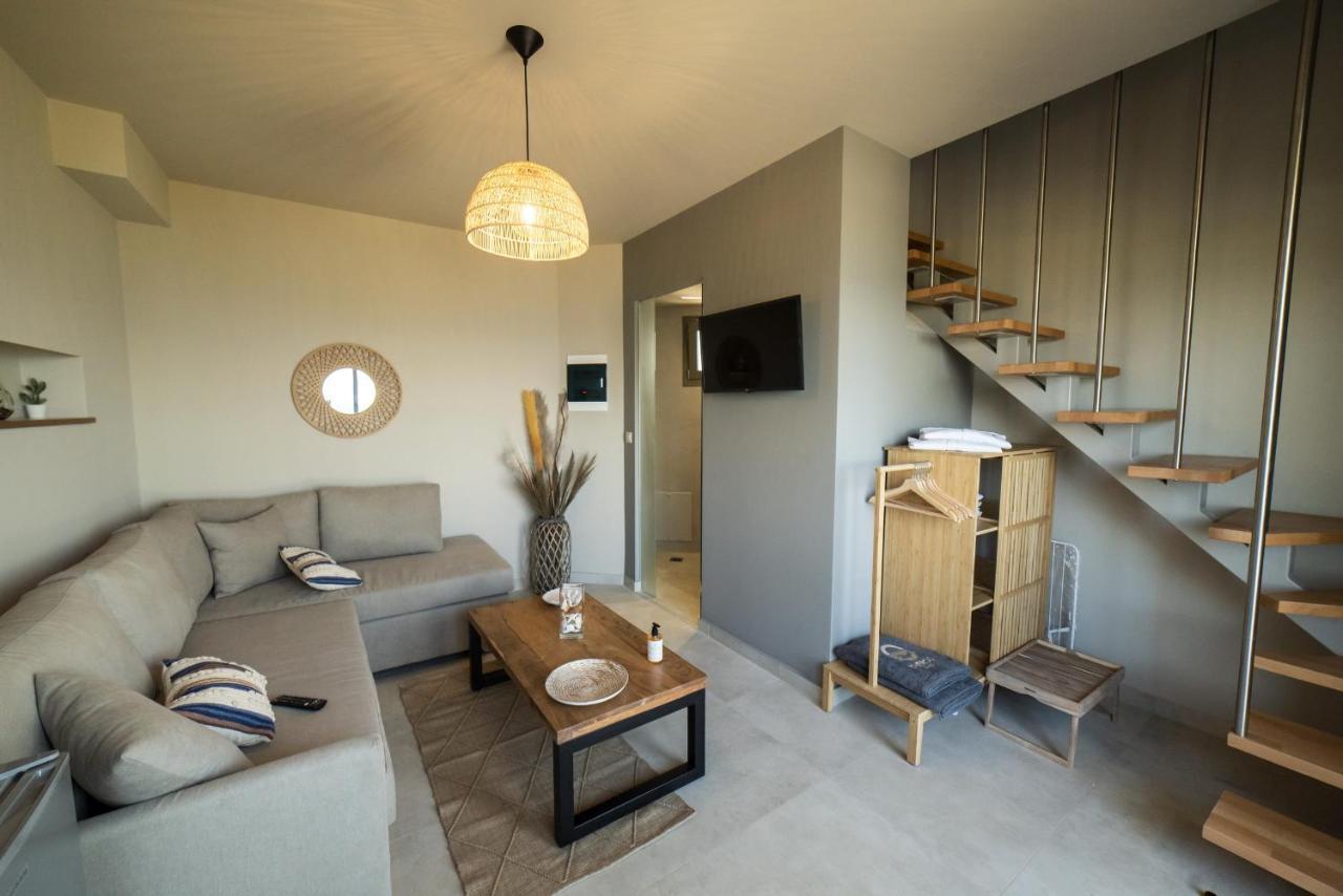 Theros Suites Διμηνιό Εξωτερικό φωτογραφία