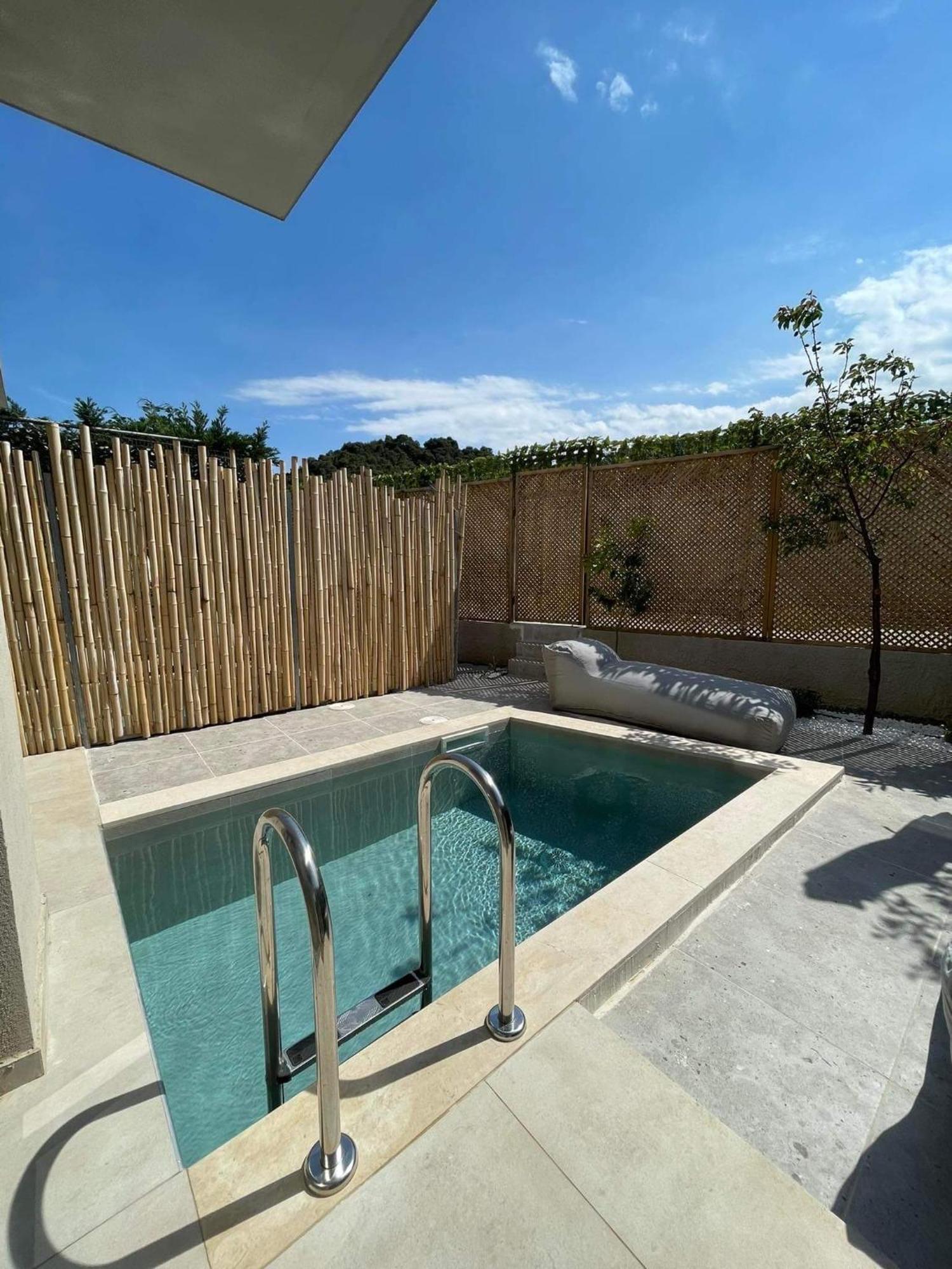 Theros Suites Διμηνιό Εξωτερικό φωτογραφία